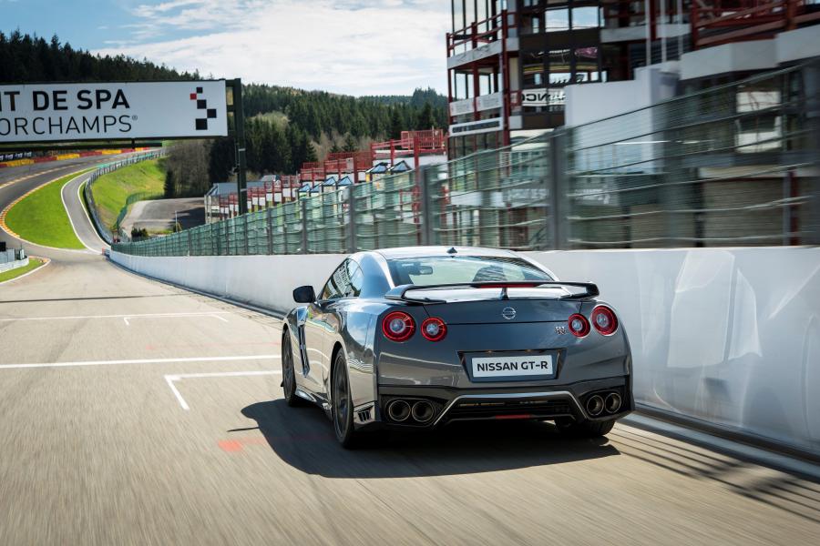  Nissan GT-R 2016 года  (фото 30 из 40)